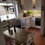 Nelson Apartment *